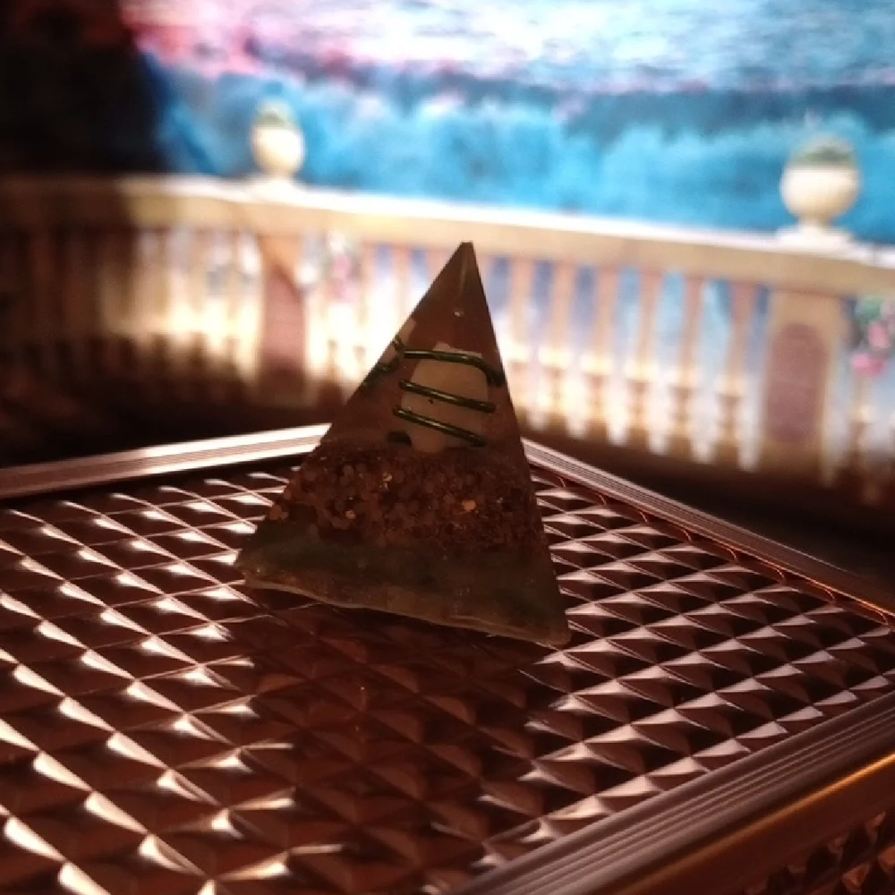 N/A elegant pyramid